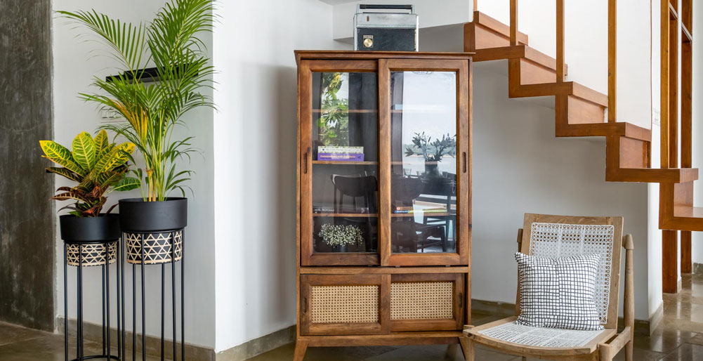 Glasshouse On The Bay - Seat under the staircase